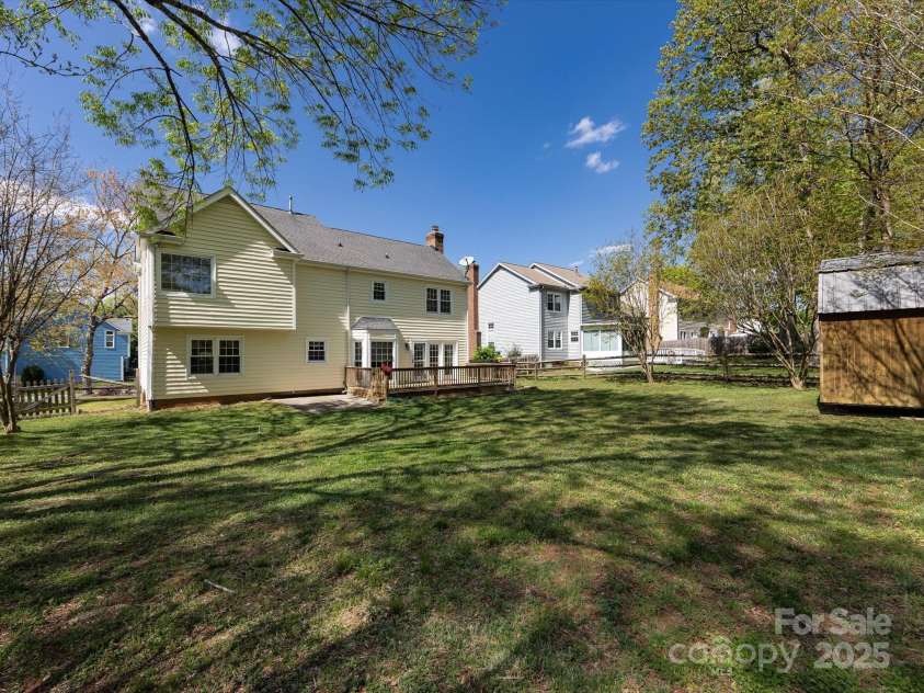 2906 Crescent Knoll Drive, Matthews, NC 28105.  MLS# CAR4242037, YatesRealty ID 5763. 