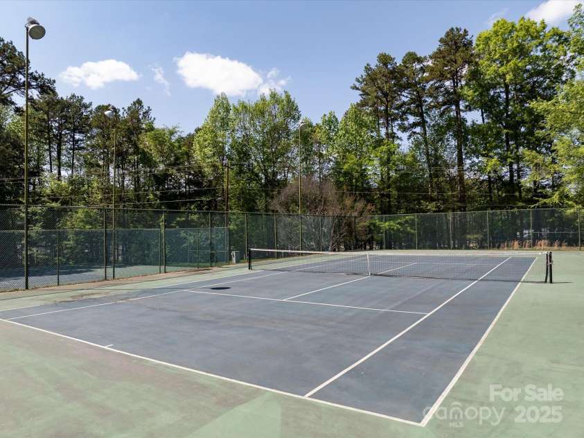 2906 Crescent Knoll Drive, Matthews, NC 28105.  MLS# CAR4242037, YatesRealty ID 5763. 