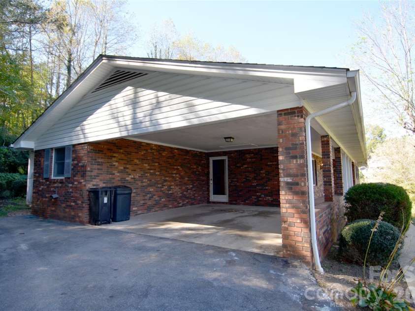150 Eplee Loop, Marion, NC 28752.  MLS# CAR4435046, YatesRealty ID 57638. 