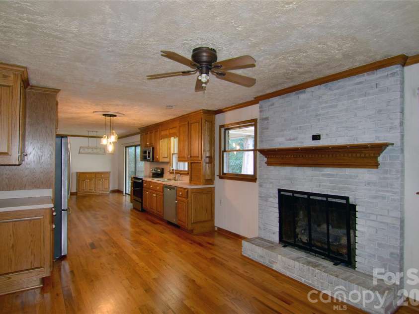 150 Eplee Loop, Marion, NC 28752.  MLS# CAR4435046, YatesRealty ID 57638. Den