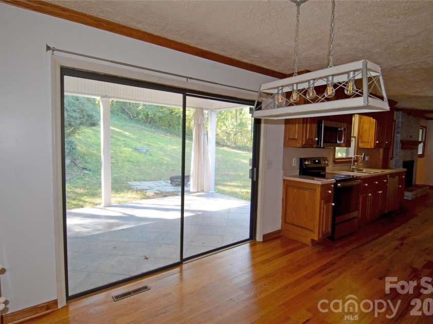 150 Eplee Loop, Marion, NC 28752.  MLS# CAR4435046, YatesRealty ID 57638. Dining