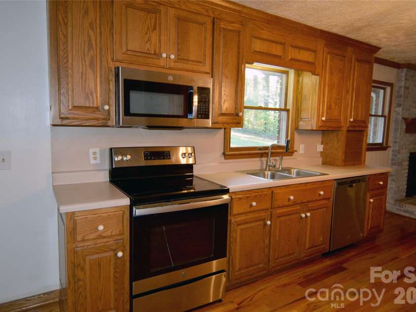 150 Eplee Loop, Marion, NC 28752.  MLS# CAR4435046, YatesRealty ID 57638. Kitchen