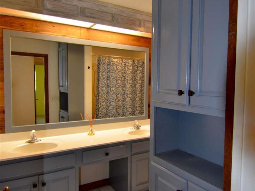150 Eplee Loop, Marion, NC 28752.  MLS# CAR4435046, YatesRealty ID 57638. Main bath