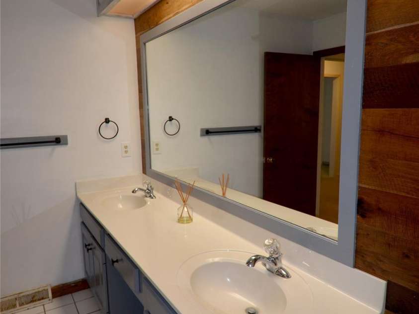 150 Eplee Loop, Marion, NC 28752.  MLS# CAR4435046, YatesRealty ID 57638. Main bath