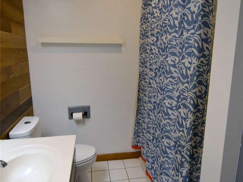 150 Eplee Loop, Marion, NC 28752.  MLS# CAR4435046, YatesRealty ID 57638. Main bath