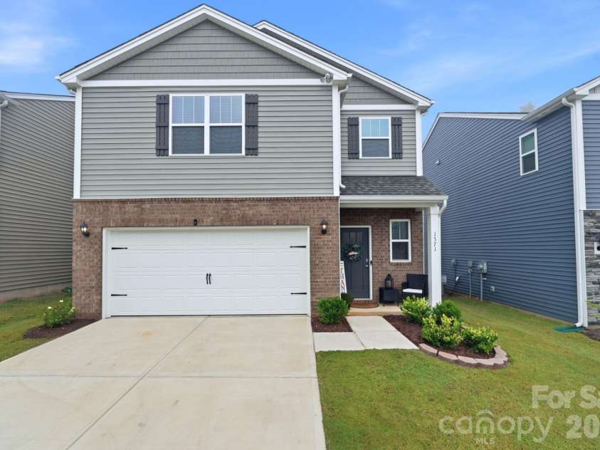 1371 37th Avenue Lane, Hickory, NC 28601.  MLS# CAR4435694, YatesRealty ID 57644. 