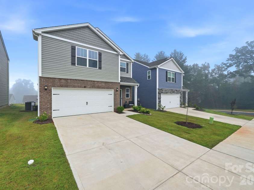 1371 37th Avenue Lane, Hickory, NC 28601.  MLS# CAR4435694, YatesRealty ID 57644. 