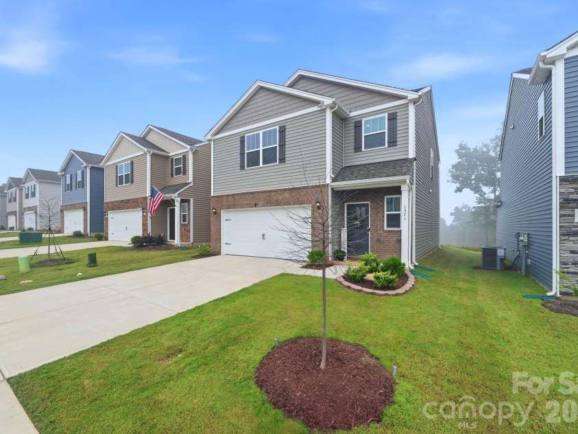 1371 37th Avenue Lane, Hickory, NC 28601.  MLS# CAR4435694, YatesRealty ID 57644. 