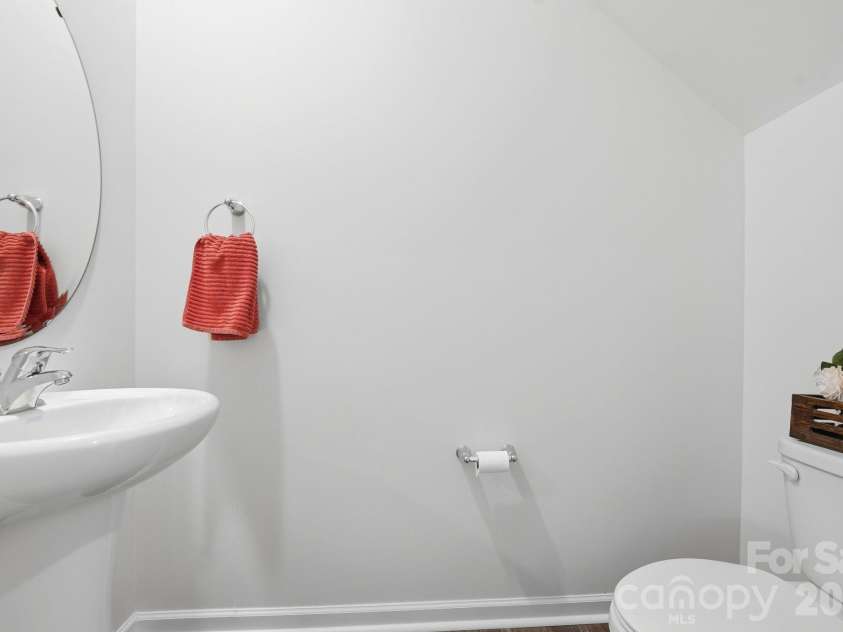 1371 37th Avenue Lane, Hickory, NC 28601.  MLS# CAR4435694, YatesRealty ID 57644. 