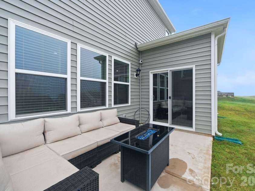 1371 37th Avenue Lane, Hickory, NC 28601.  MLS# CAR4435694, YatesRealty ID 57644. 