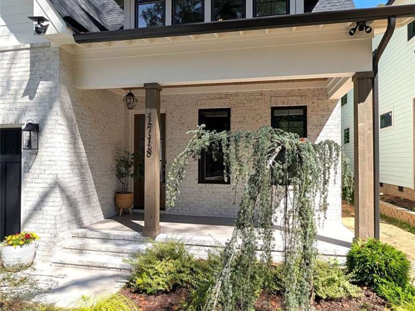 1718 Seifert Circle, Charlotte, NC 28205.  MLS# CAR4422244, YatesRealty ID 57645. 