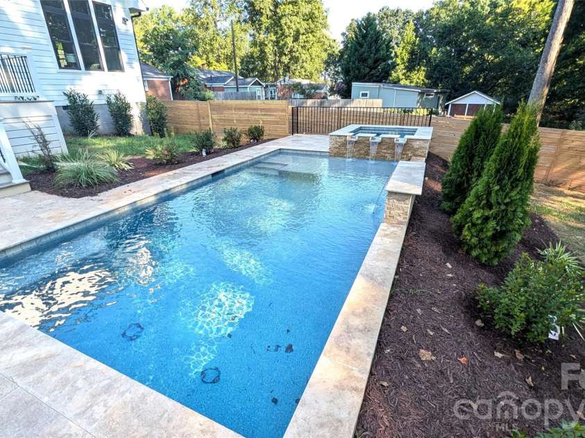 1718 Seifert Circle, Charlotte, NC 28205.  MLS# CAR4422244, YatesRealty ID 57645. 