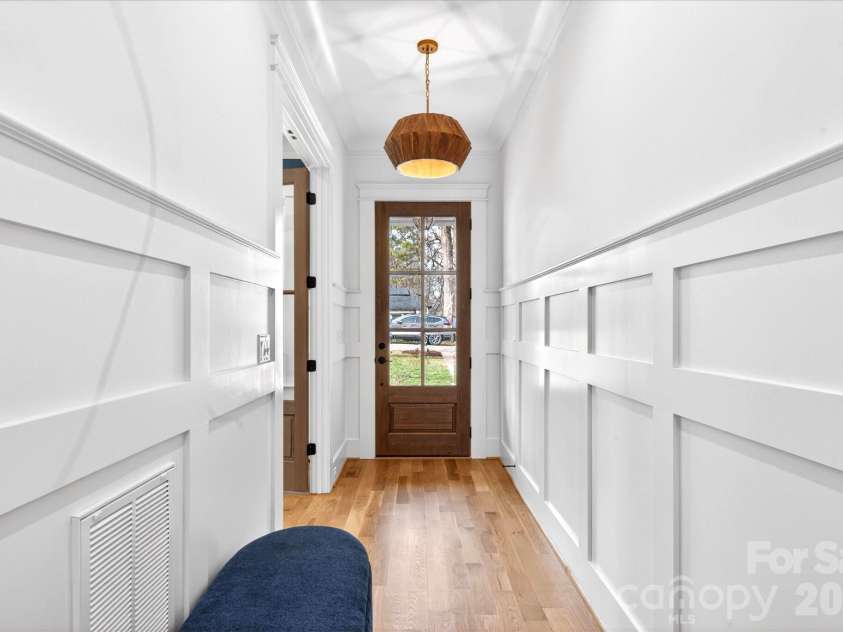 1718 Seifert Circle, Charlotte, NC 28205.  MLS# CAR4422244, YatesRealty ID 57645. 
