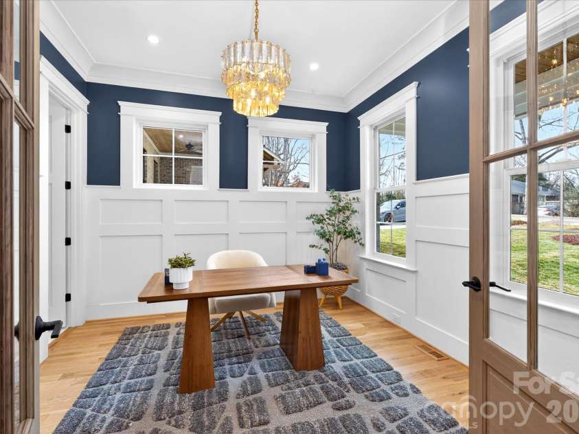 1718 Seifert Circle, Charlotte, NC 28205.  MLS# CAR4422244, YatesRealty ID 57645. 