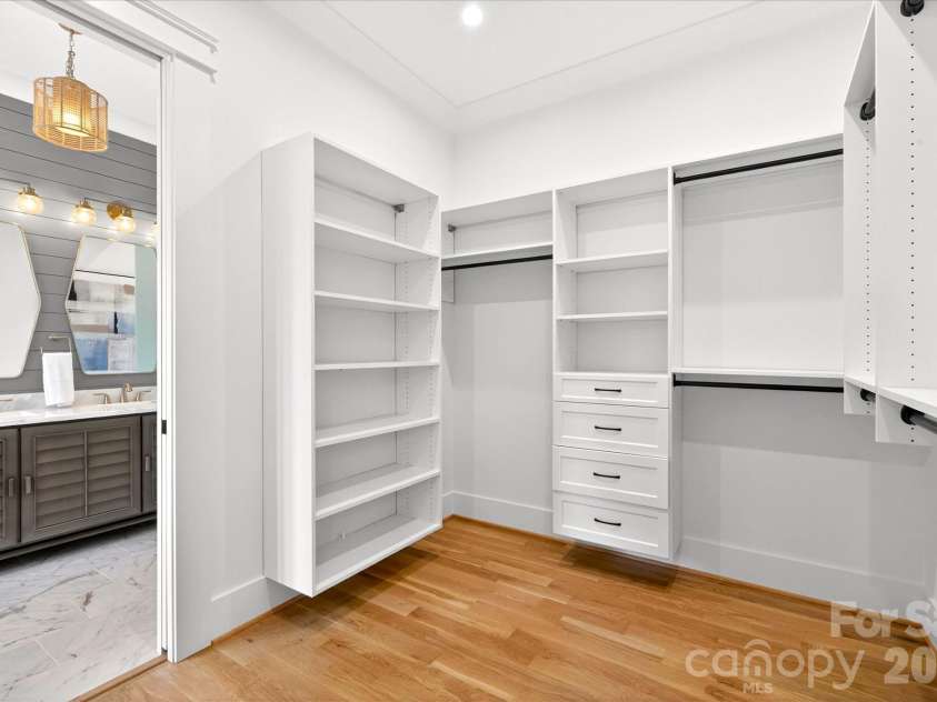 1718 Seifert Circle, Charlotte, NC 28205.  MLS# CAR4422244, YatesRealty ID 57645. 