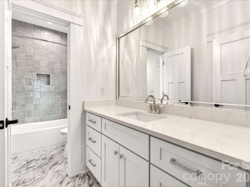 1718 Seifert Circle, Charlotte, NC 28205.  MLS# CAR4422244, YatesRealty ID 57645. 