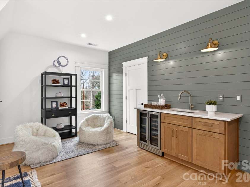 1718 Seifert Circle, Charlotte, NC 28205.  MLS# CAR4422244, YatesRealty ID 57645. 