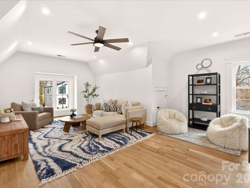 1718 Seifert Circle, Charlotte, NC 28205.  MLS# CAR4422244, YatesRealty ID 57645. 