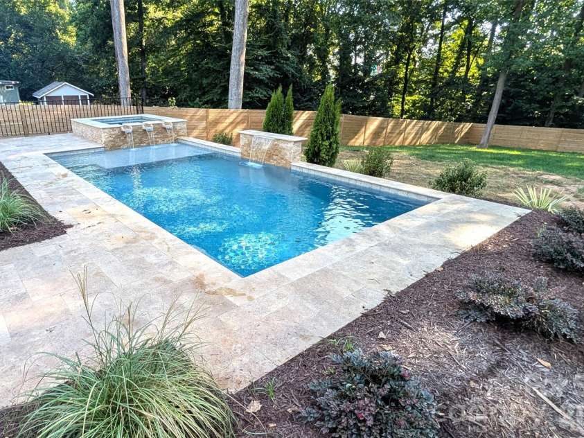 1718 Seifert Circle, Charlotte, NC 28205.  MLS# CAR4422244, YatesRealty ID 57645. 