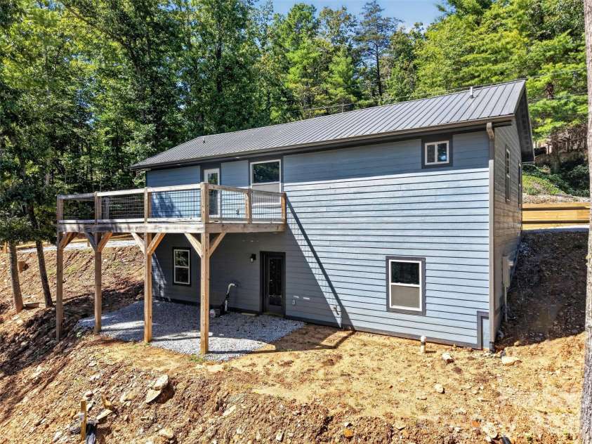 594 McMillan Drive, Hendersonville, NC 28792.  MLS# CAR4435926, YatesRealty ID 57648. 