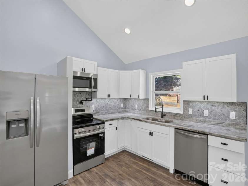 594 McMillan Drive, Hendersonville, NC 28792.  MLS# CAR4435926, YatesRealty ID 57648. 