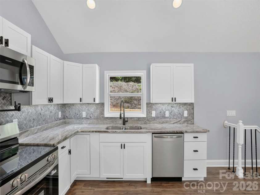 594 McMillan Drive, Hendersonville, NC 28792.  MLS# CAR4435926, YatesRealty ID 57648. 