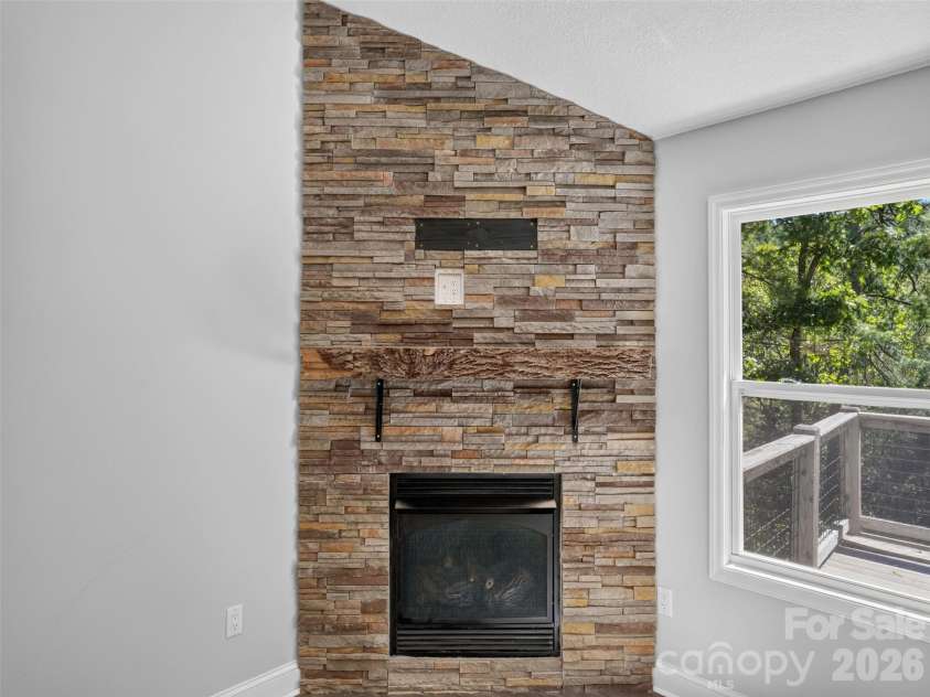 594 McMillan Drive, Hendersonville, NC 28792.  MLS# CAR4435926, YatesRealty ID 57648. 