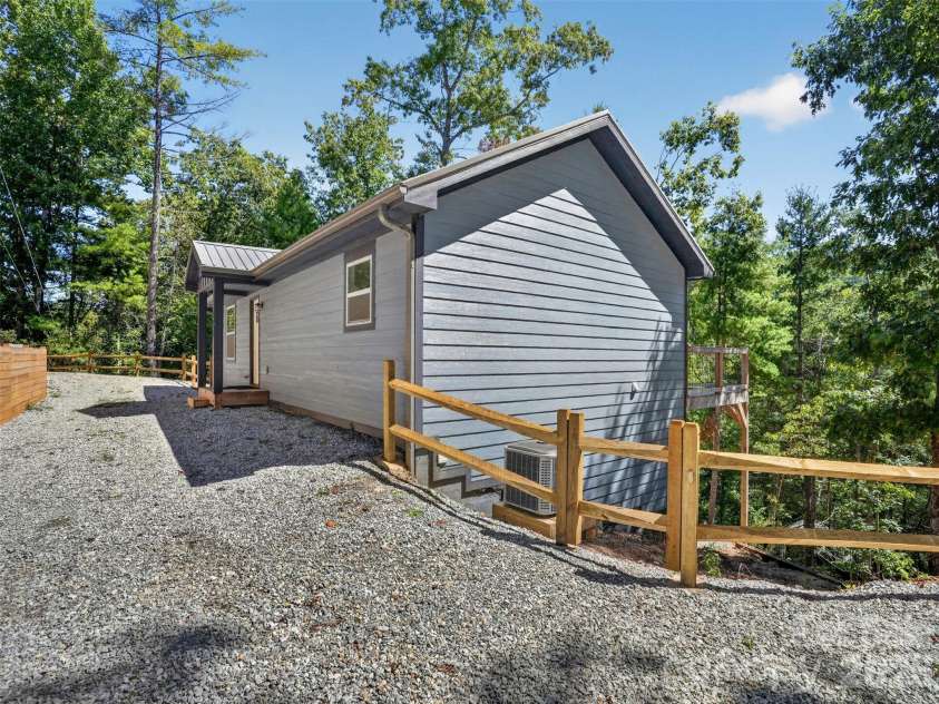 594 McMillan Drive, Hendersonville, NC 28792.  MLS# CAR4435926, YatesRealty ID 57648. 