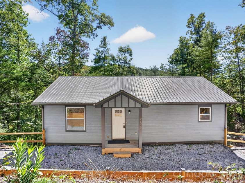 594 McMillan Drive, Hendersonville, NC 28792.  MLS# CAR4435926, YatesRealty ID 57648. 