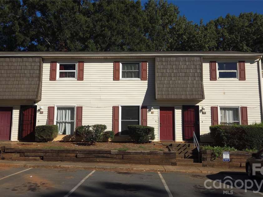 7953 Shady Oak Trail, Charlotte, NC 28210.  MLS# CAR4435965, YatesRealty ID 57649. 