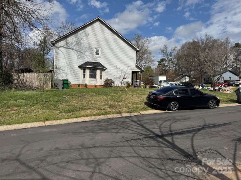 3301 Green Meadow Drive, Charlotte, NC 28269.  MLS# CAR4237650, YatesRealty ID 5765. 