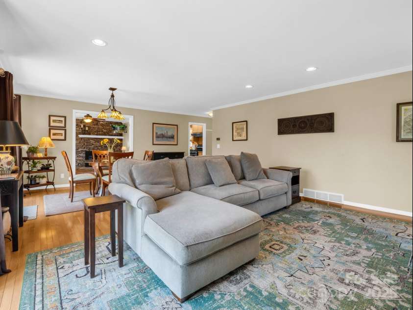 120 Yardley Court, Hendersonville, NC 28739.  MLS# CAR4226495, YatesRealty ID 5766. LIVING ROOM