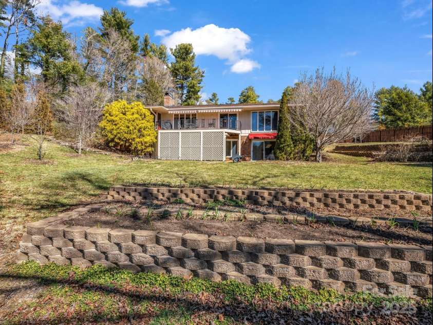 120 Yardley Court, Hendersonville, NC 28739.  MLS# CAR4226495, YatesRealty ID 5766. RAISED GARDEN BEDS