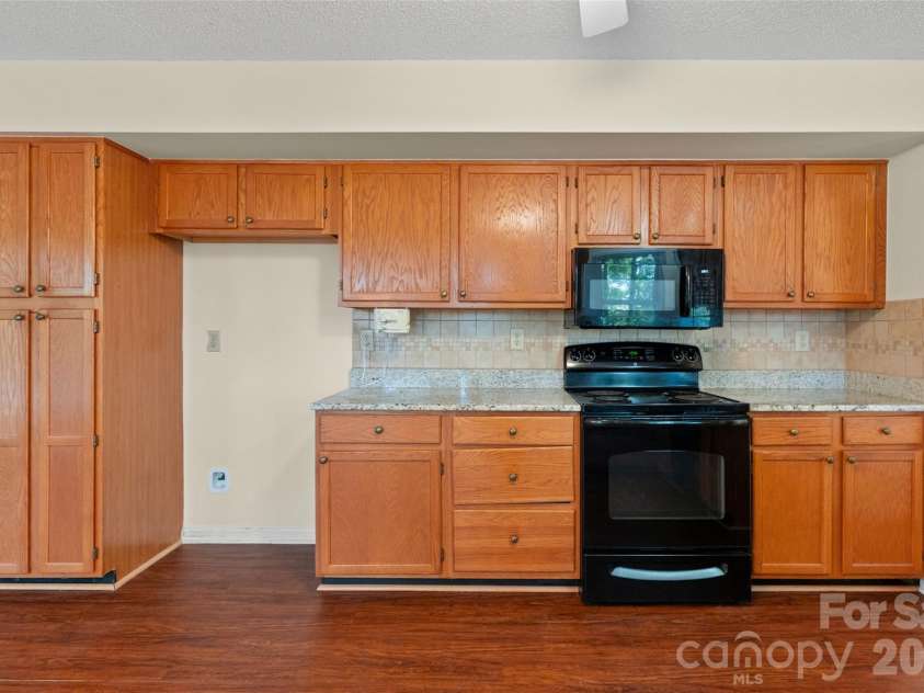 10913 Lassen Court, Charlotte, NC 28214.  MLS# CAR4434952, YatesRealty ID 57665. 