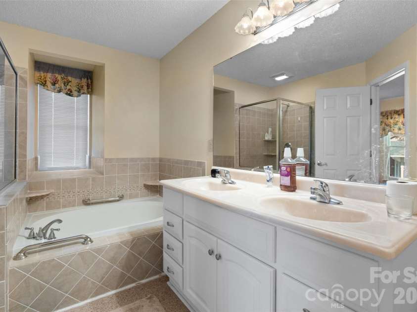 10913 Lassen Court, Charlotte, NC 28214.  MLS# CAR4434952, YatesRealty ID 57665. 