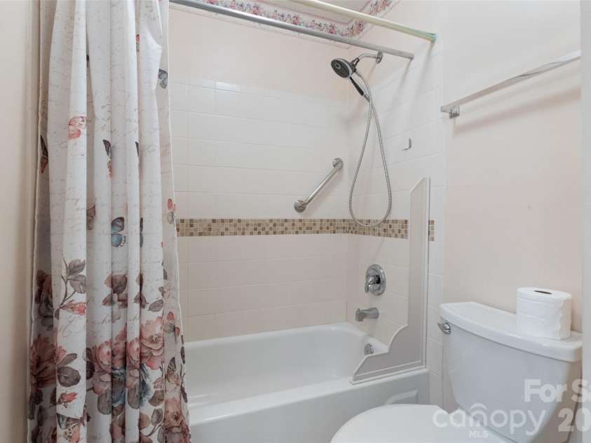 10913 Lassen Court, Charlotte, NC 28214.  MLS# CAR4434952, YatesRealty ID 57665. 