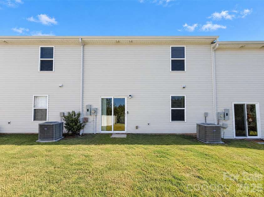 3306 Ellingford Road, Charlotte, NC 28214.  MLS# CAR4436381, YatesRealty ID 57668. 