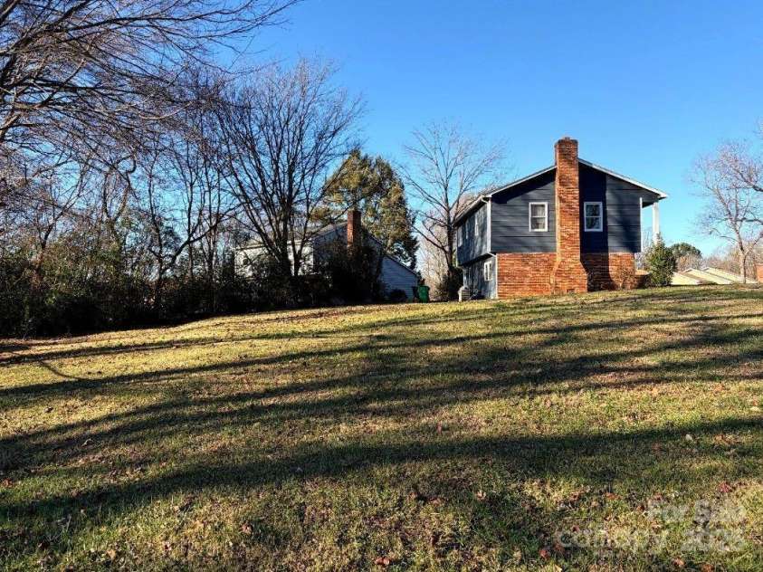 5601 Beaconsfield Road, Charlotte, NC 28214.  MLS# CAR4329327, YatesRealty ID 5767. 