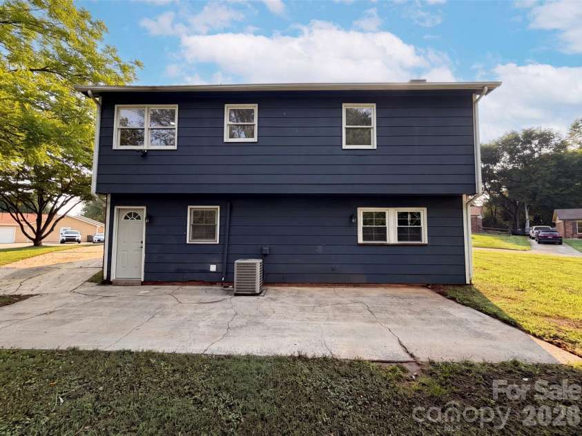 5601 Beaconsfield Road, Charlotte, NC 28214.  MLS# CAR4408741, YatesRealty ID 5767. 