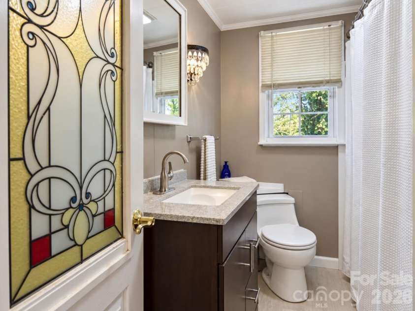 62 Hughey Drive, Mills River, NC 28759.  MLS# CAR4436207, YatesRealty ID 57671. Guest Bath