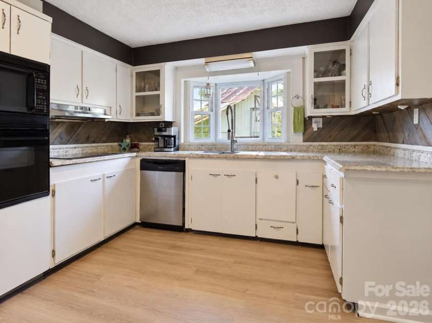62 Hughey Drive, Mills River, NC 28759.  MLS# CAR4436207, YatesRealty ID 57671. Kitchen