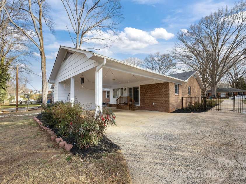 2431 Fox Hollow Road, Mint Hill, NC 28227.  MLS# CAR4334958, YatesRealty ID 57674. Carport