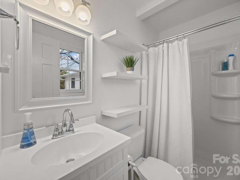 2431 Fox Hollow Road, Mint Hill, NC 28227.  MLS# CAR4334958, YatesRealty ID 57674. Priamary bathroom