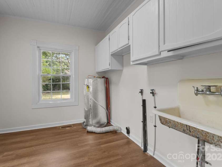 301 Central Street, Maxton, NC 28364.  MLS# CAR4327516, YatesRealty ID 5768. 