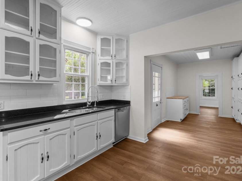 301 Central Street, Maxton, NC 28364.  MLS# CAR4327516, YatesRealty ID 5768. 