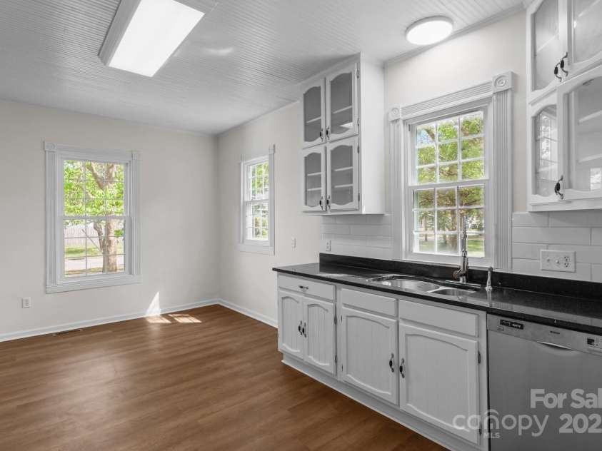 301 Central Street, Maxton, NC 28364.  MLS# CAR4327516, YatesRealty ID 5768. 