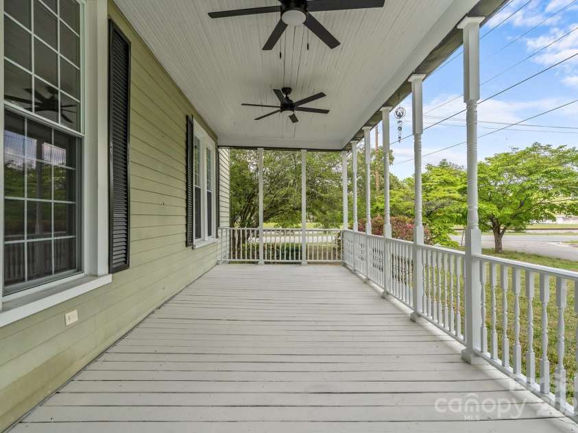 301 Central Street, Maxton, NC 28364.  MLS# CAR4327516, YatesRealty ID 5768. 