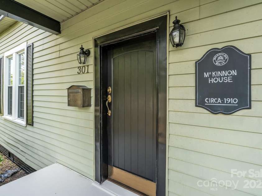 301 Central Street, Maxton, NC 28364.  MLS# CAR4327516, YatesRealty ID 5768. 
