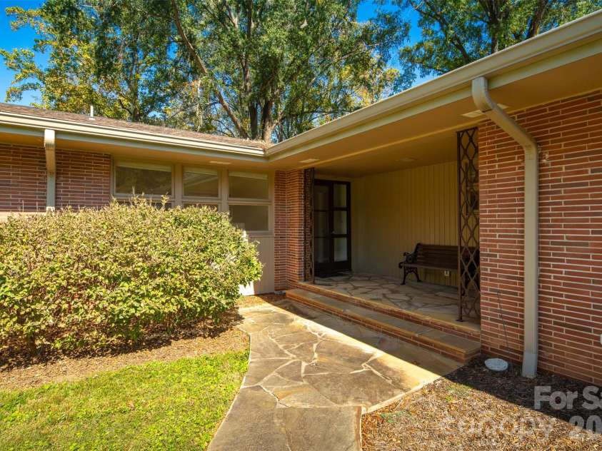160 17th Avenue, Hickory, NC 28601.  MLS# CAR4435976, YatesRealty ID 57680. 