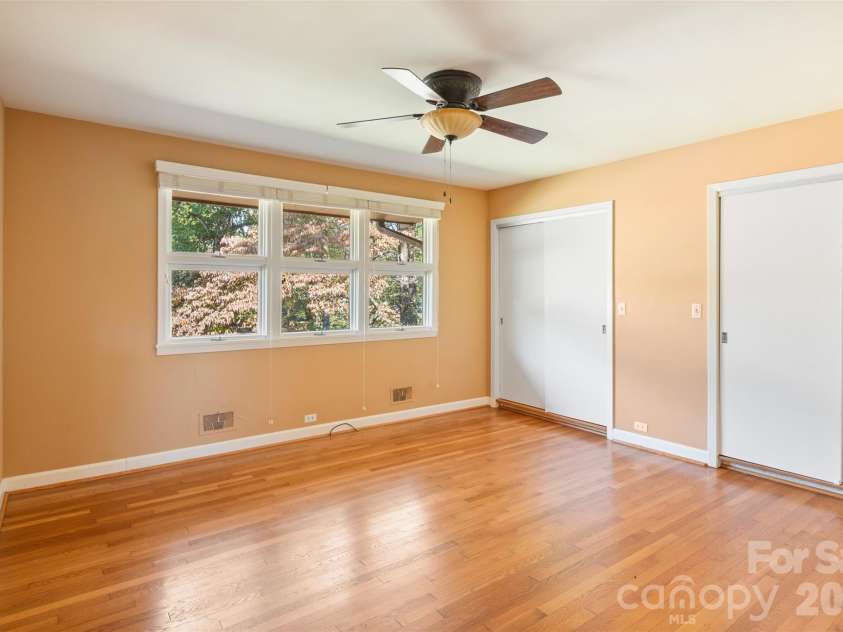 160 17th Avenue, Hickory, NC 28601.  MLS# CAR4435976, YatesRealty ID 57680. 